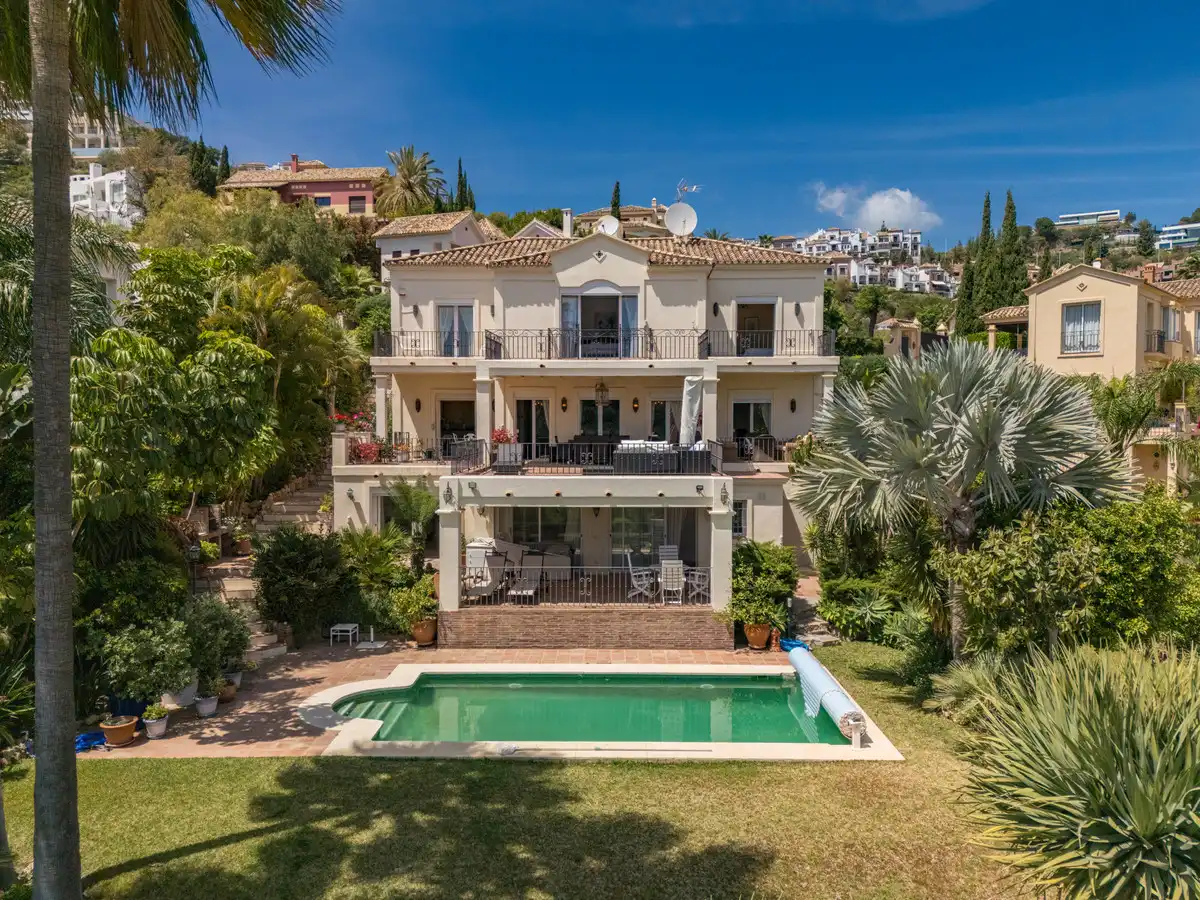 Vista exterior de Casa o xalet en venda en Málaga amb Aire condicionat, Terrassa i Moblat