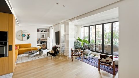 En venta piso en edificio de obra nueva con parking y trastero en Eixample Derecho