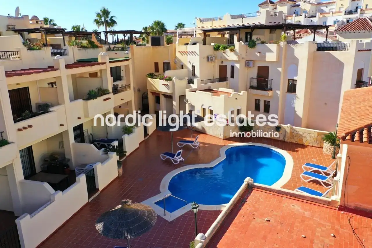 Vista exterior de Casa o chalet en venta en Nerja con Terraza, Piscina y Amueblado