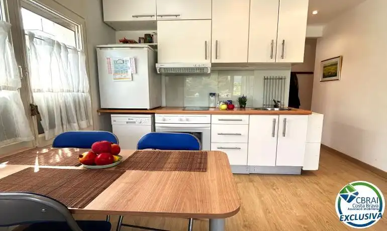 Cocina de Piso en venta en Llançà con Calefacción, Terraza y Amueblado