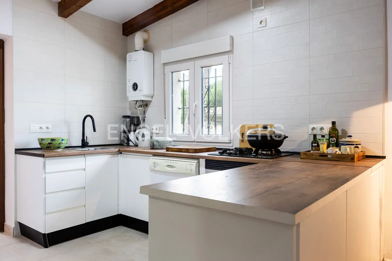 Kitchen of Houses for sale in Chiclana de la Frontera  with Air Conditioner, Heating and Private garden