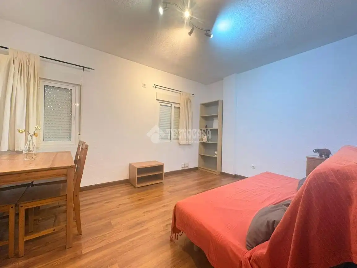 Flat for rent in Juan de la Cierva