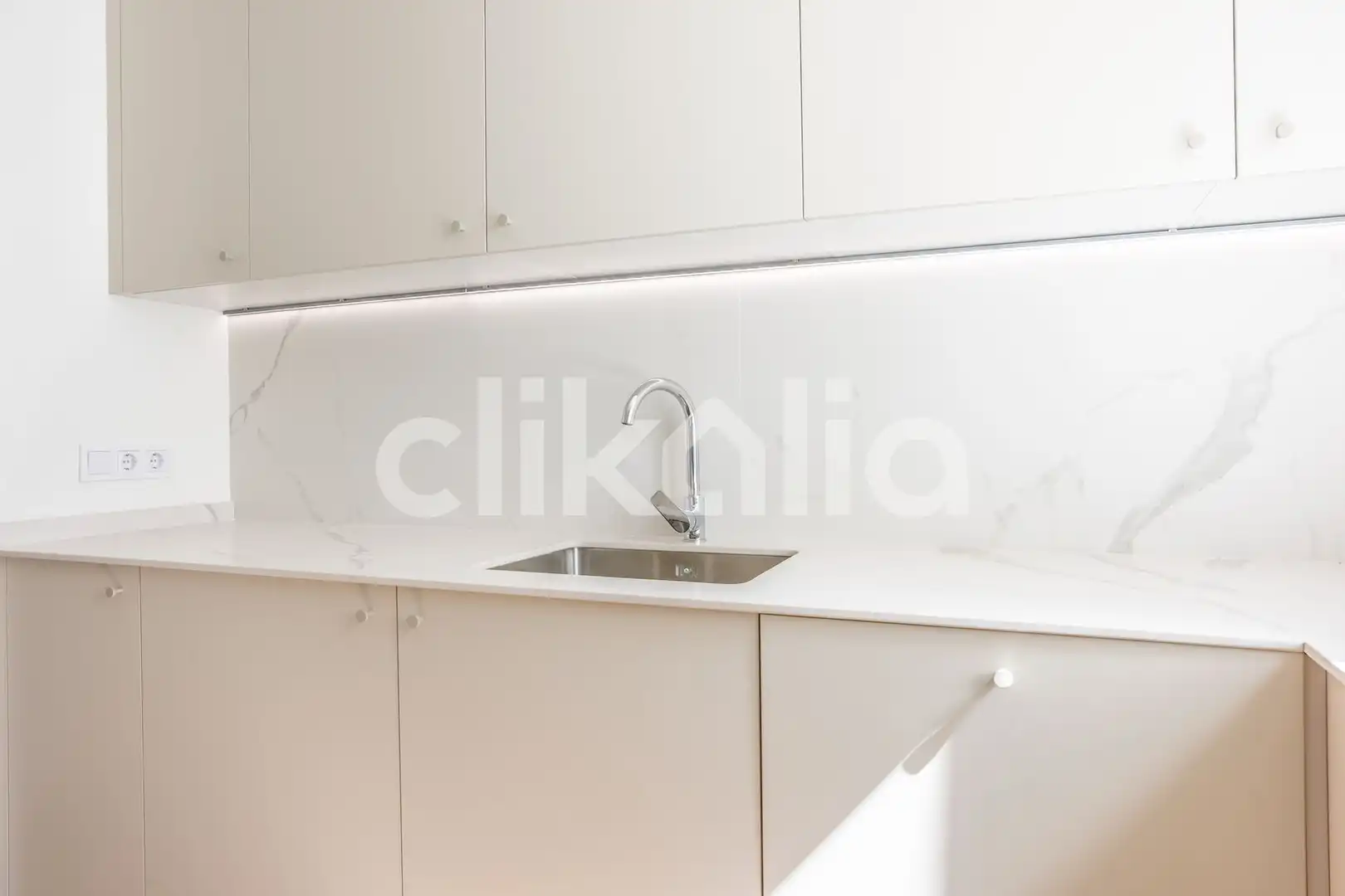 Cocina de Piso en venta en Sevilla con Aire acondicionado y Jardín privado