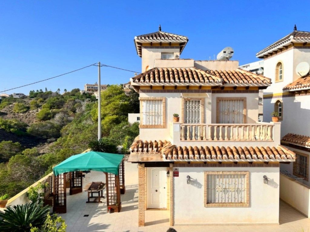 Vista exterior de Casa o xalet en venda en Torrevieja amb Jardí privat
