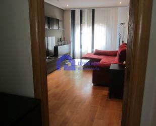 Sala d'estar de Pis de lloguer en Oviedo  amb Calefacció, Moblat i Forn
