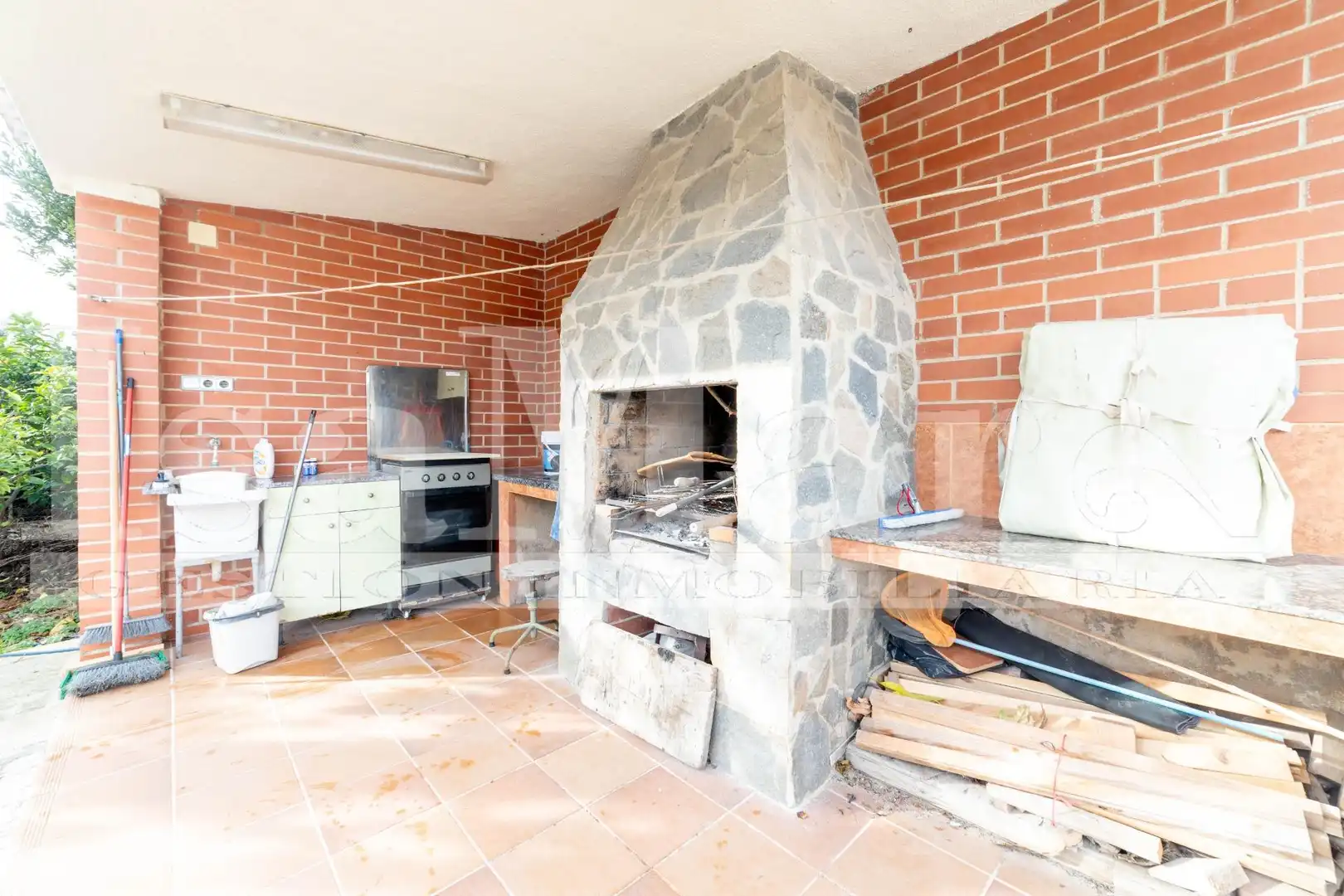 Cuina de Casa o xalet en venda en Bellvei amb Jardí privat, Terrassa i Piscina