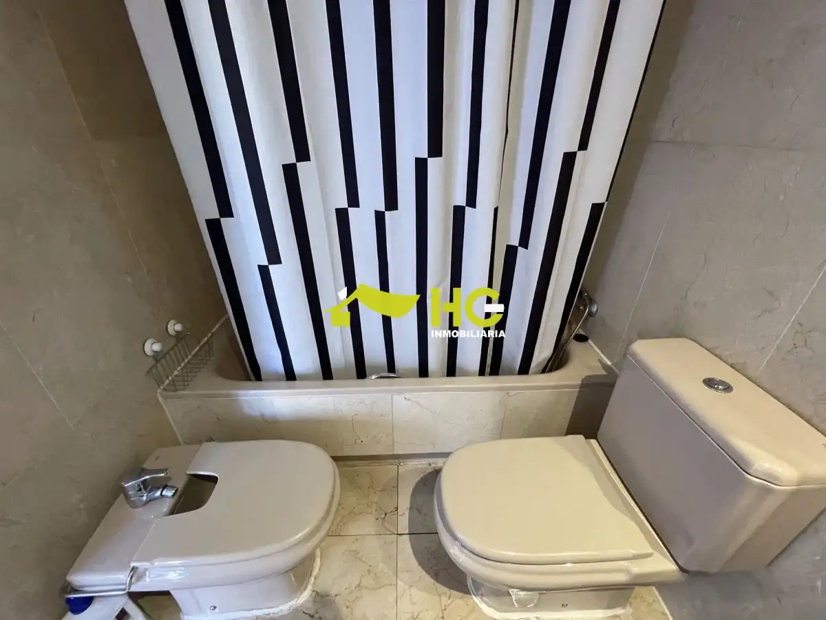 Bathroom of Flat for sale in Villaviciosa de Odón  with Air Conditioner, Heating and Terrace