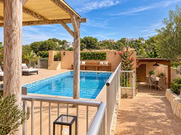 Villa con piscina in vendita a Carrer d'Alzira 12