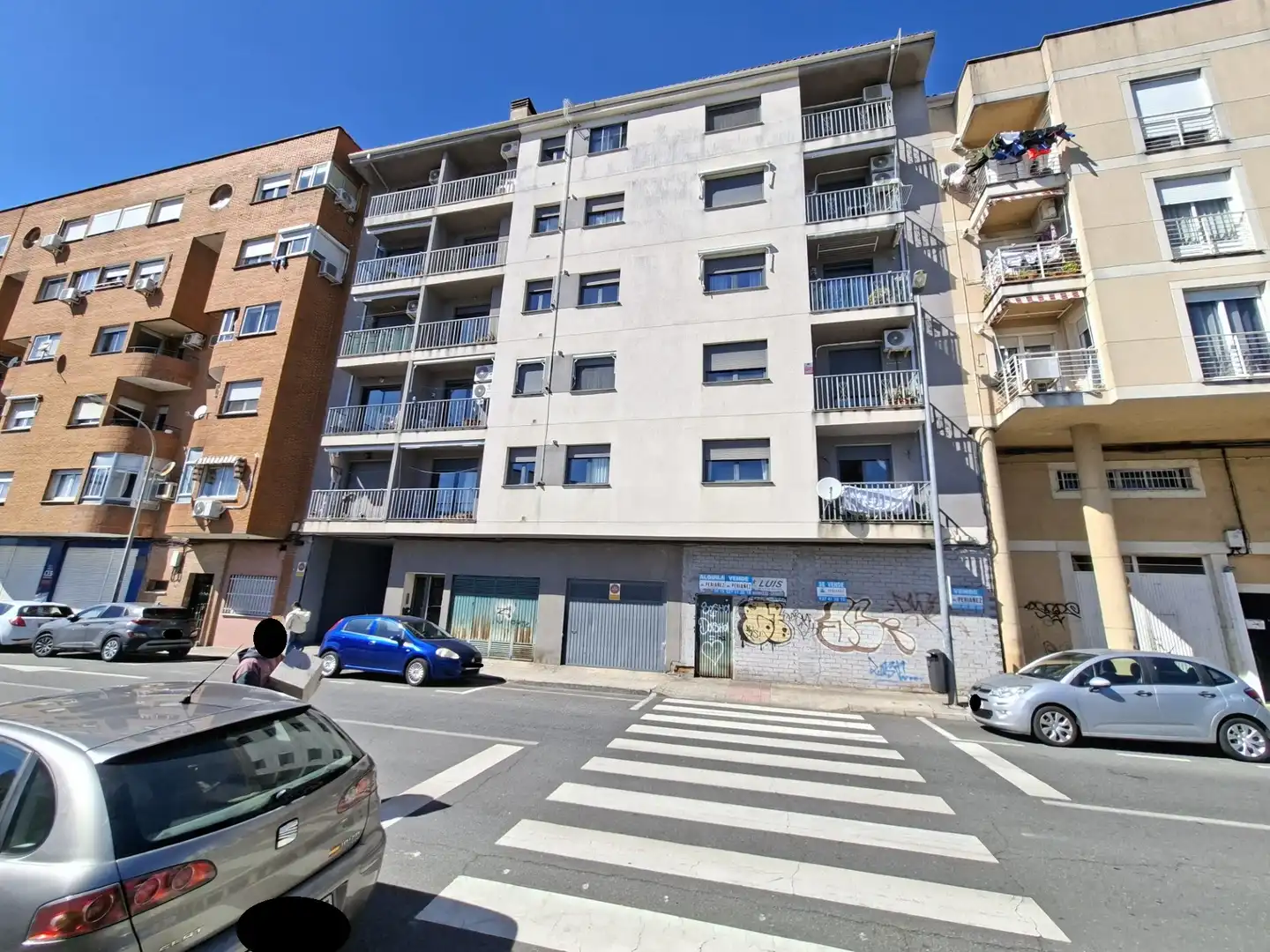 Außenansicht von Garage zum Verkauf in Plasencia