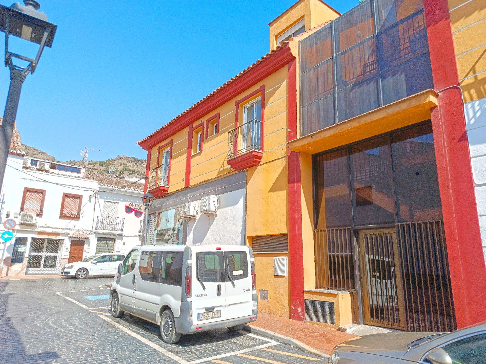 Vista exterior de Dúplex en venda en Pizarra amb Terrassa i Balcó