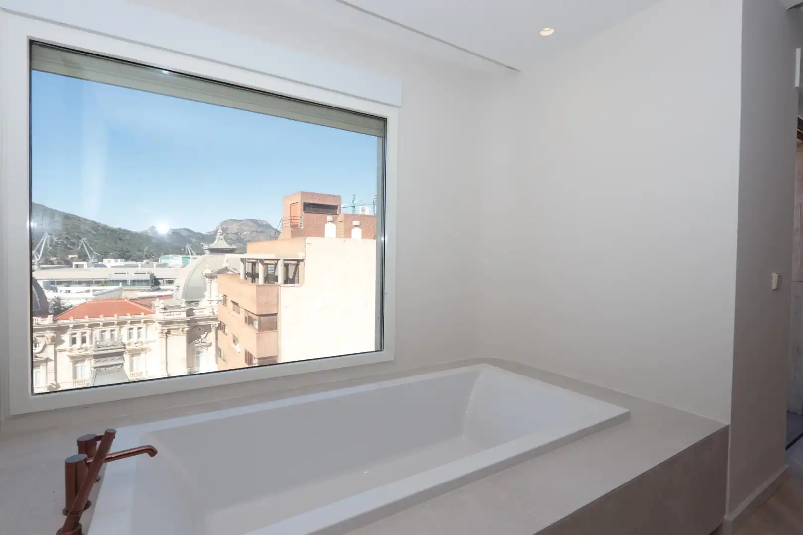 Badezimmer von Dachboden zum Verkauf in Cartagena mit Klimaanlage, Heizung und Parkett