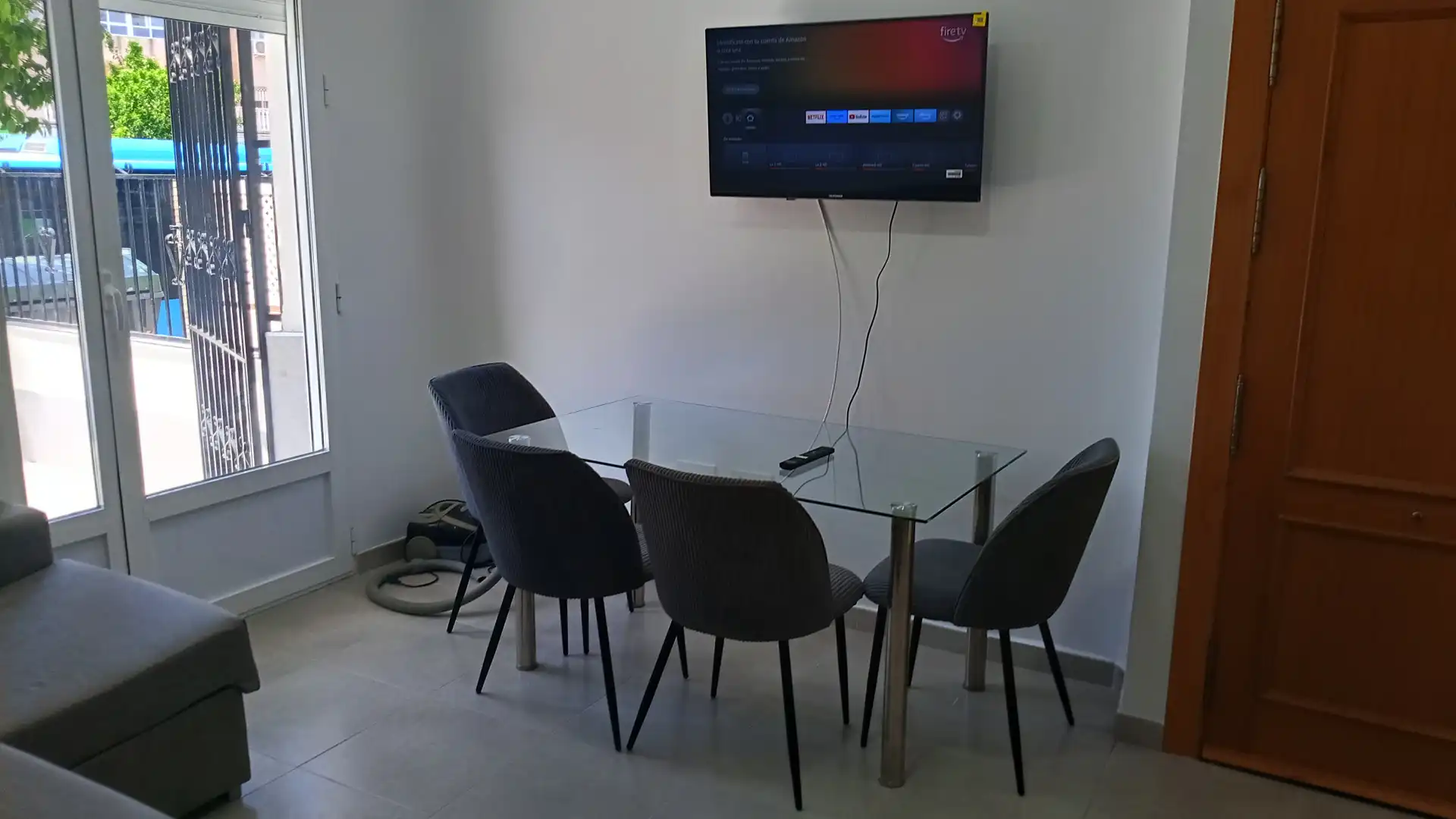 Menjador de Casa adosada de lloguer en Cartagena amb Jardí privat, Moblat i Forn