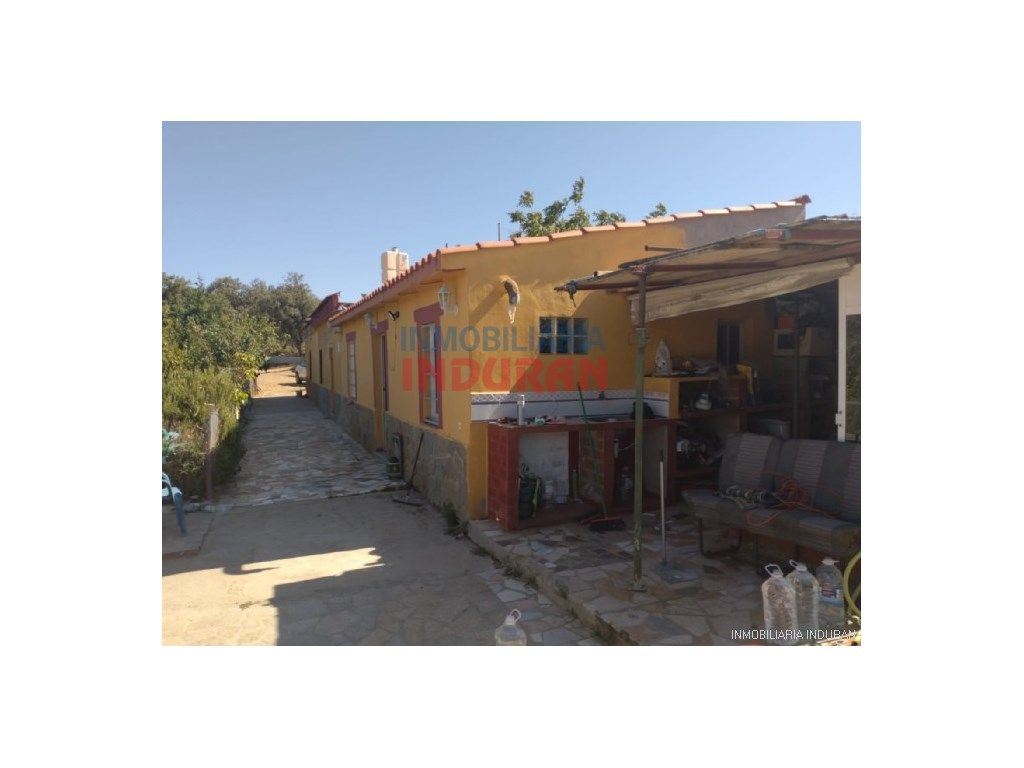 Exterior view of House or chalet for sale in Millanes  with Swimming Pool