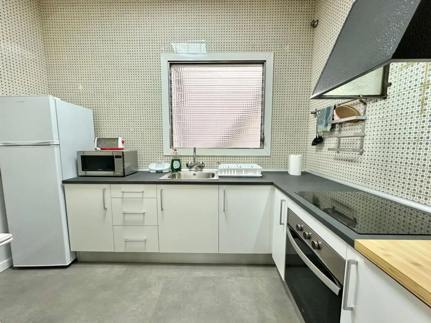 Kitchen of Flat for share in Centre - Sant Josep - Sanfeliu