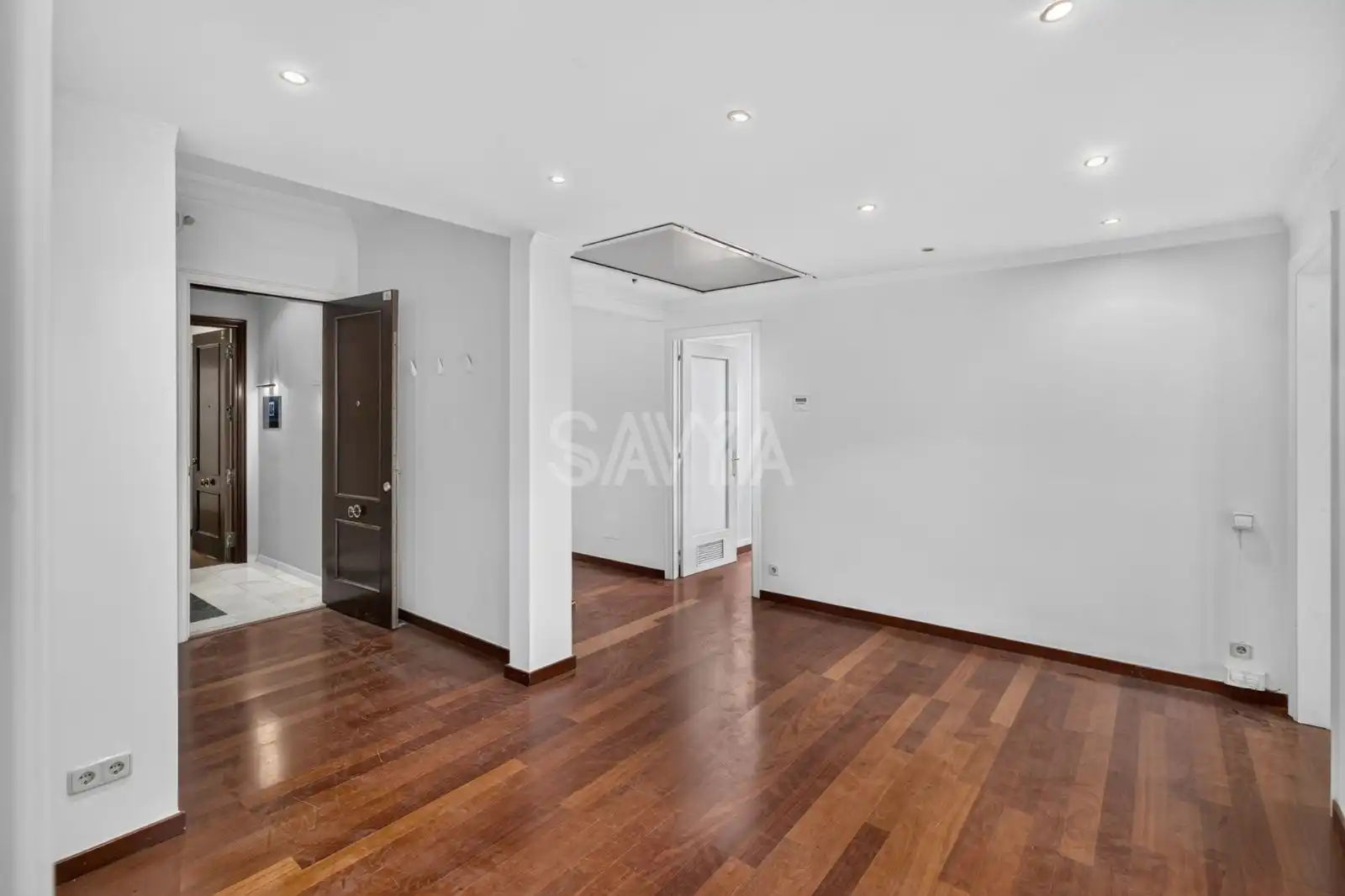 Piso en venta en Barcelona con Calefacción y Trastero