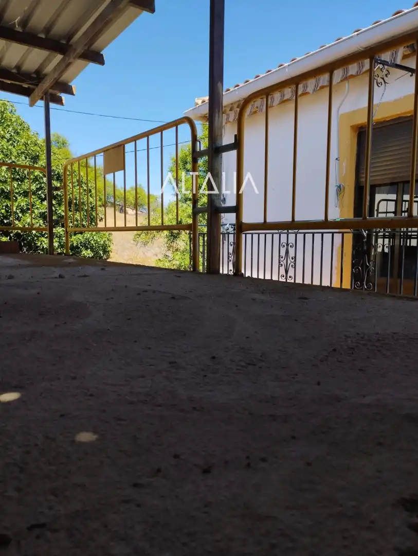 Vista exterior de Garatge en venda en Canalejas del Arroyo