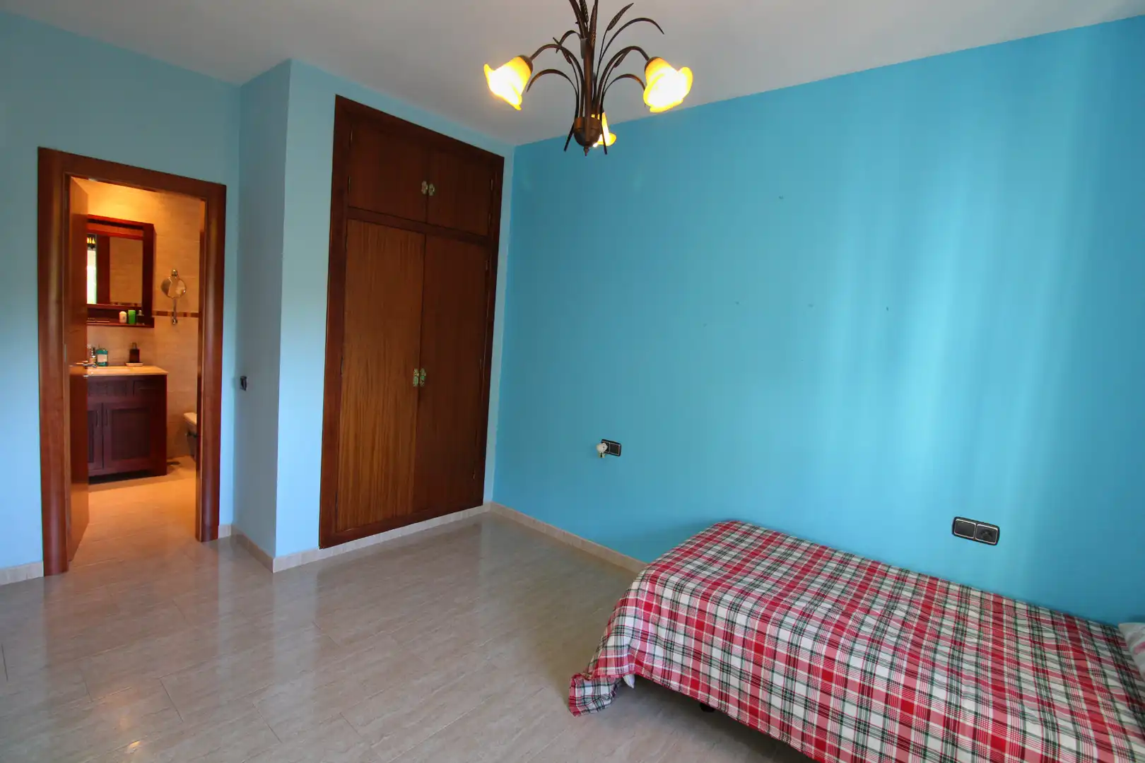 Dormitori de Casa o xalet en venda en Alhaurín de la Torre amb Aire condicionat, Jardí privat i Terrassa