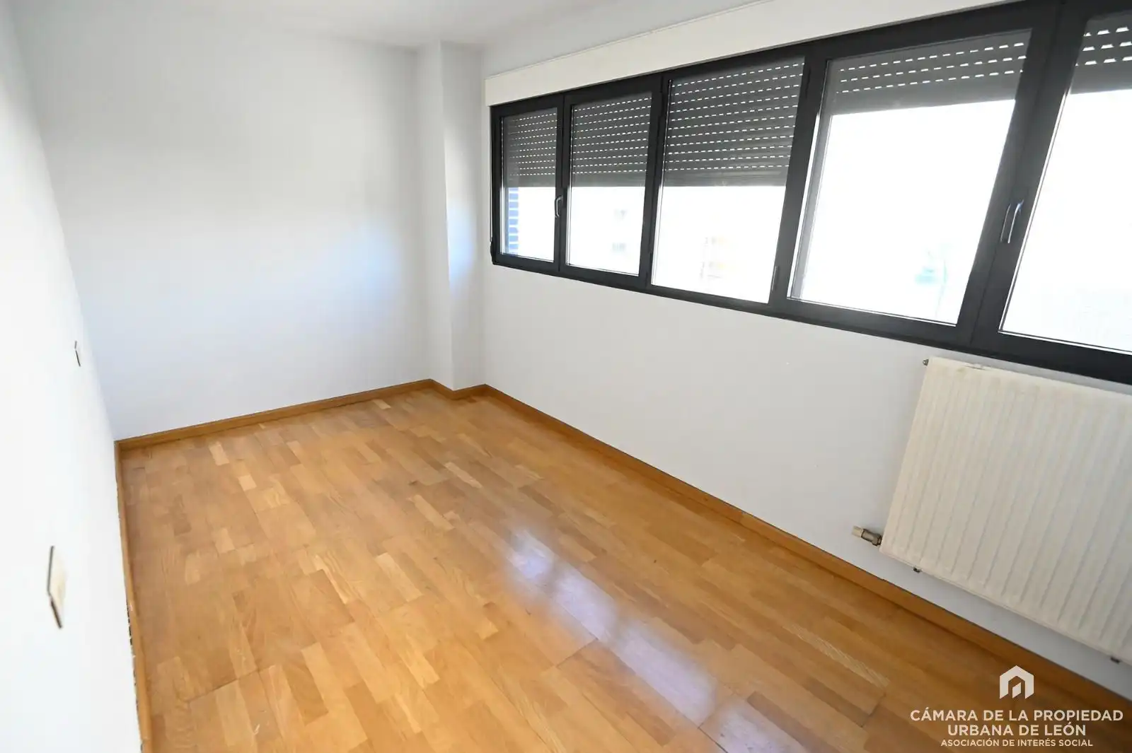 Habitación de Piso en venta en León Capital  con Calefacción, Terraza y Trastero