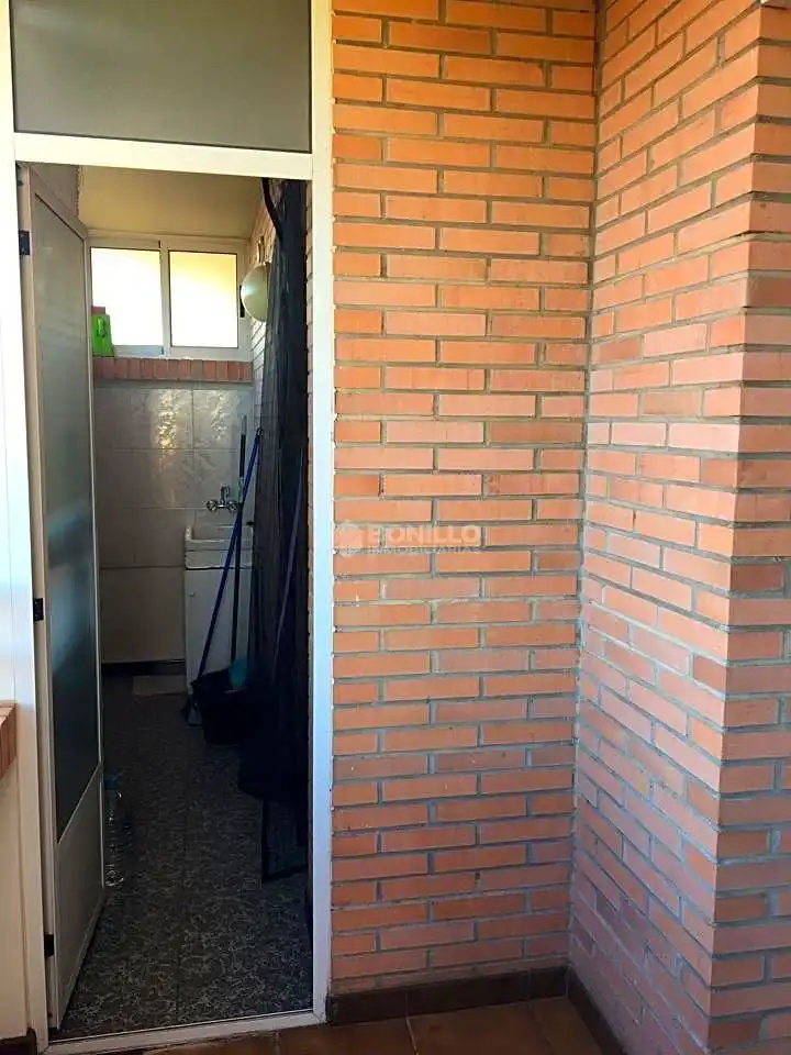 Flat with terrace to rent in Avenida de Sagunto, imagen 9