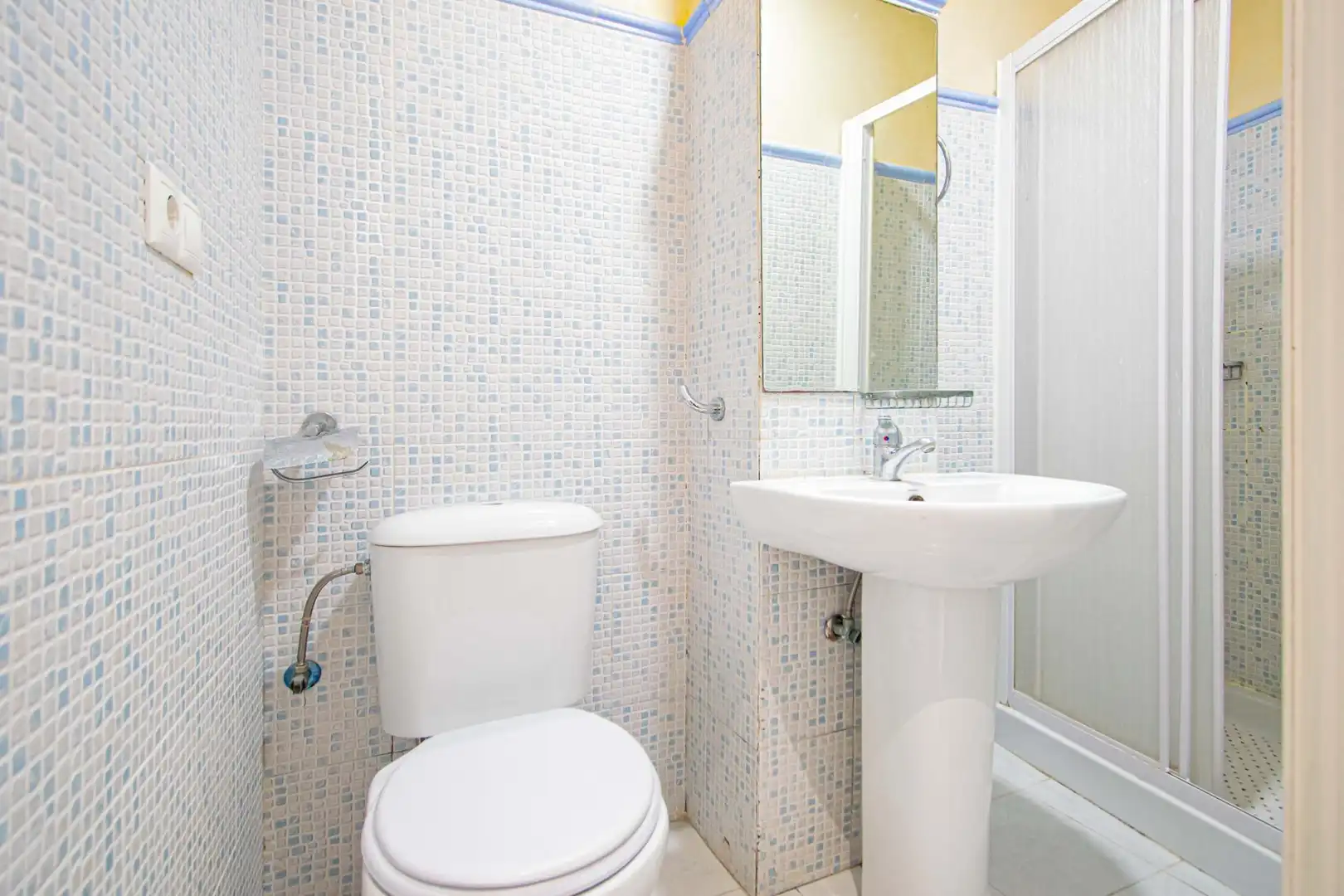 Bathroom of Ground floor for sale in Sevilla  with Air Conditioner and Furnished