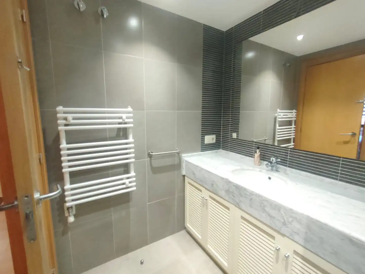 Baño de Piso en venta en Sils con Aire acondicionado, Calefacción y Parquet