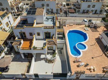 House with balcony for sale in Jacarilla