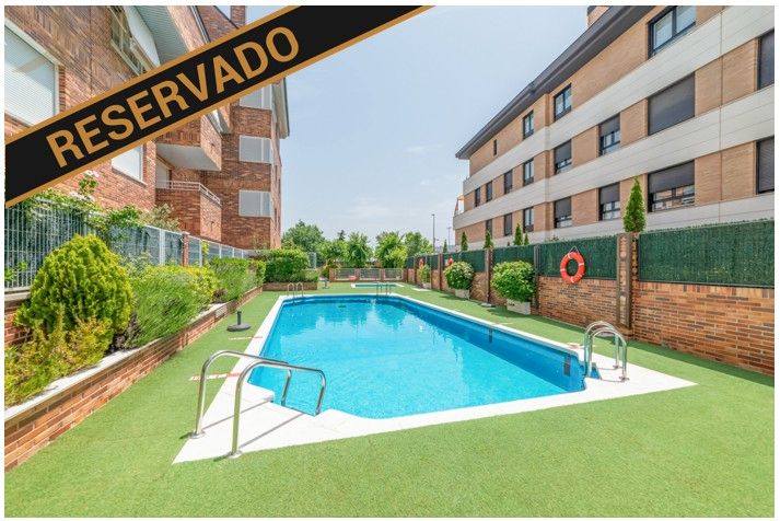 Swimming pool of Flat for sale in Majadahonda  with Air Conditioner, Heating and Terrace