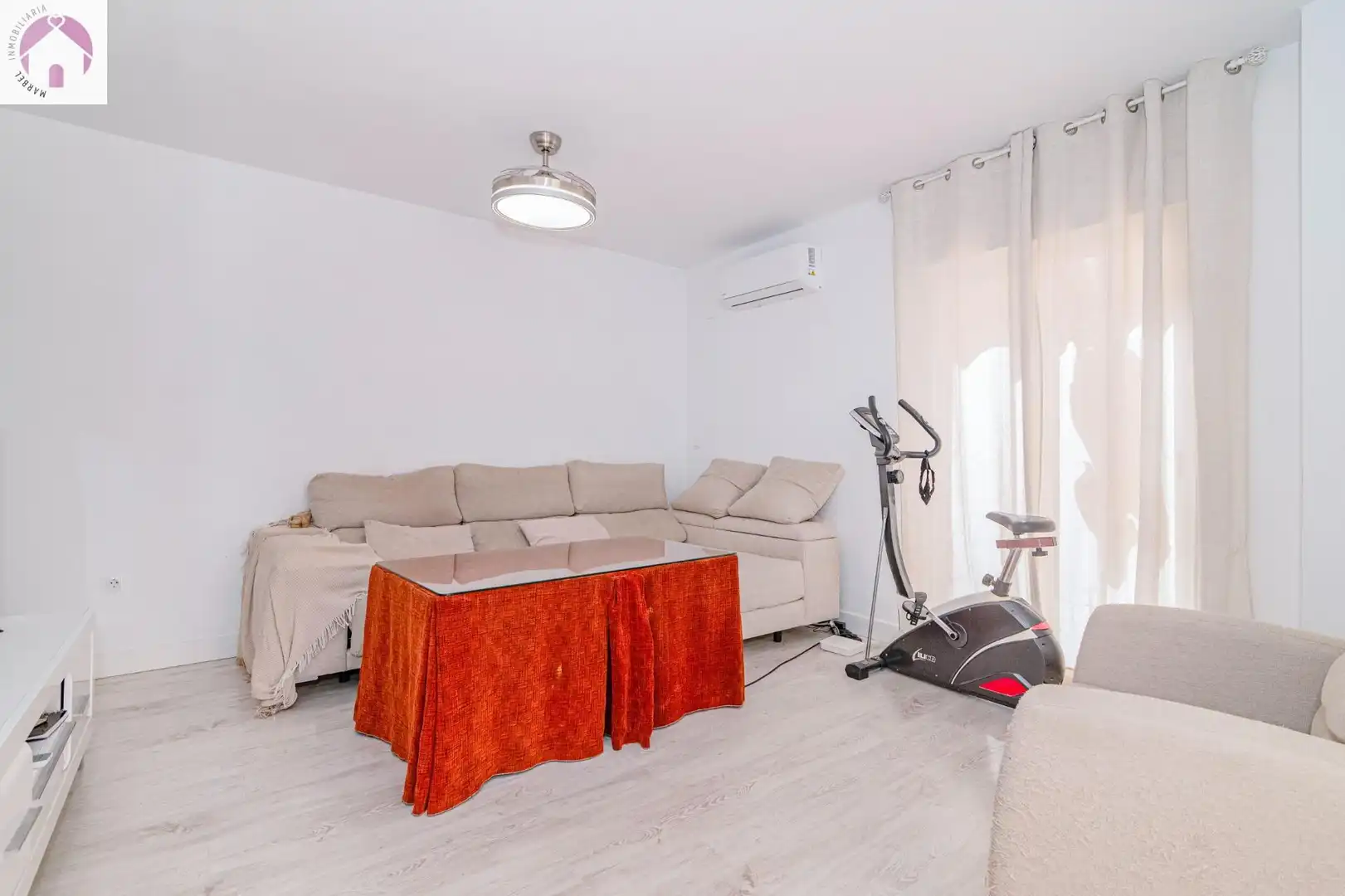 Sala d'estar de Planta baixa en venda en La Zubia amb Aire condicionat, Calefacció i Moblat
