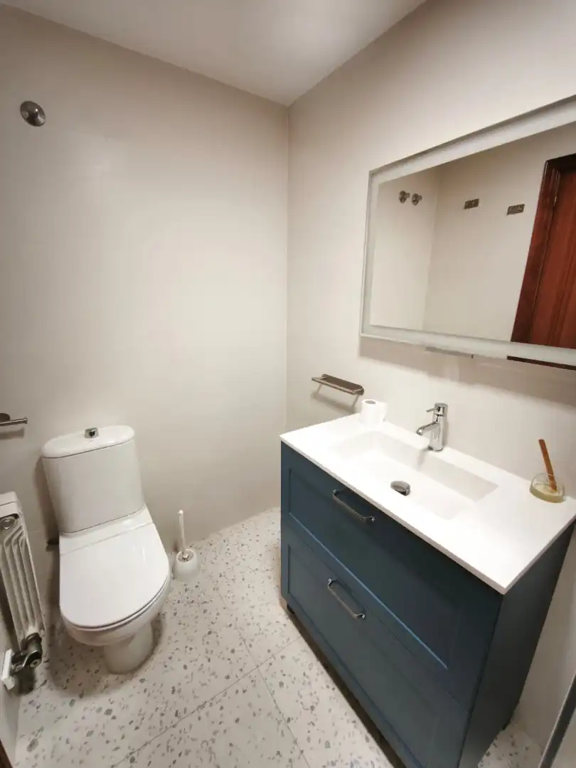 Baño de Piso de alquiler en Vigo  con Calefacción, Parquet y Horno