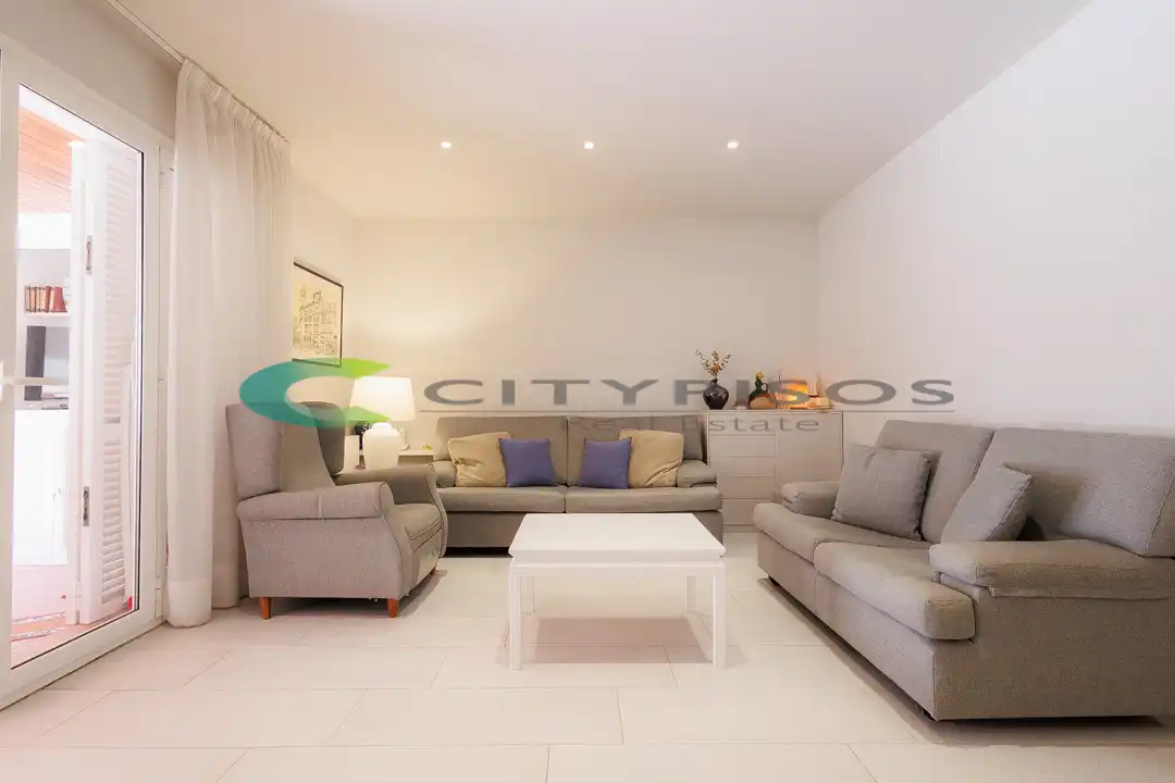 Living room of Flat for sale in Sitges  with Air Conditioner, Heating and Terrace