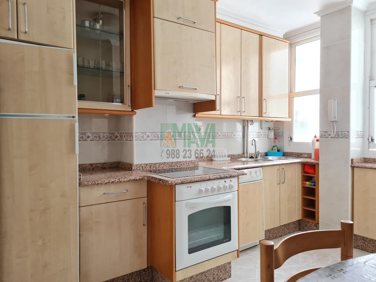 Cocina de Piso de alquiler en Ourense Capital  con Calefacción, Parquet y Amueblado
