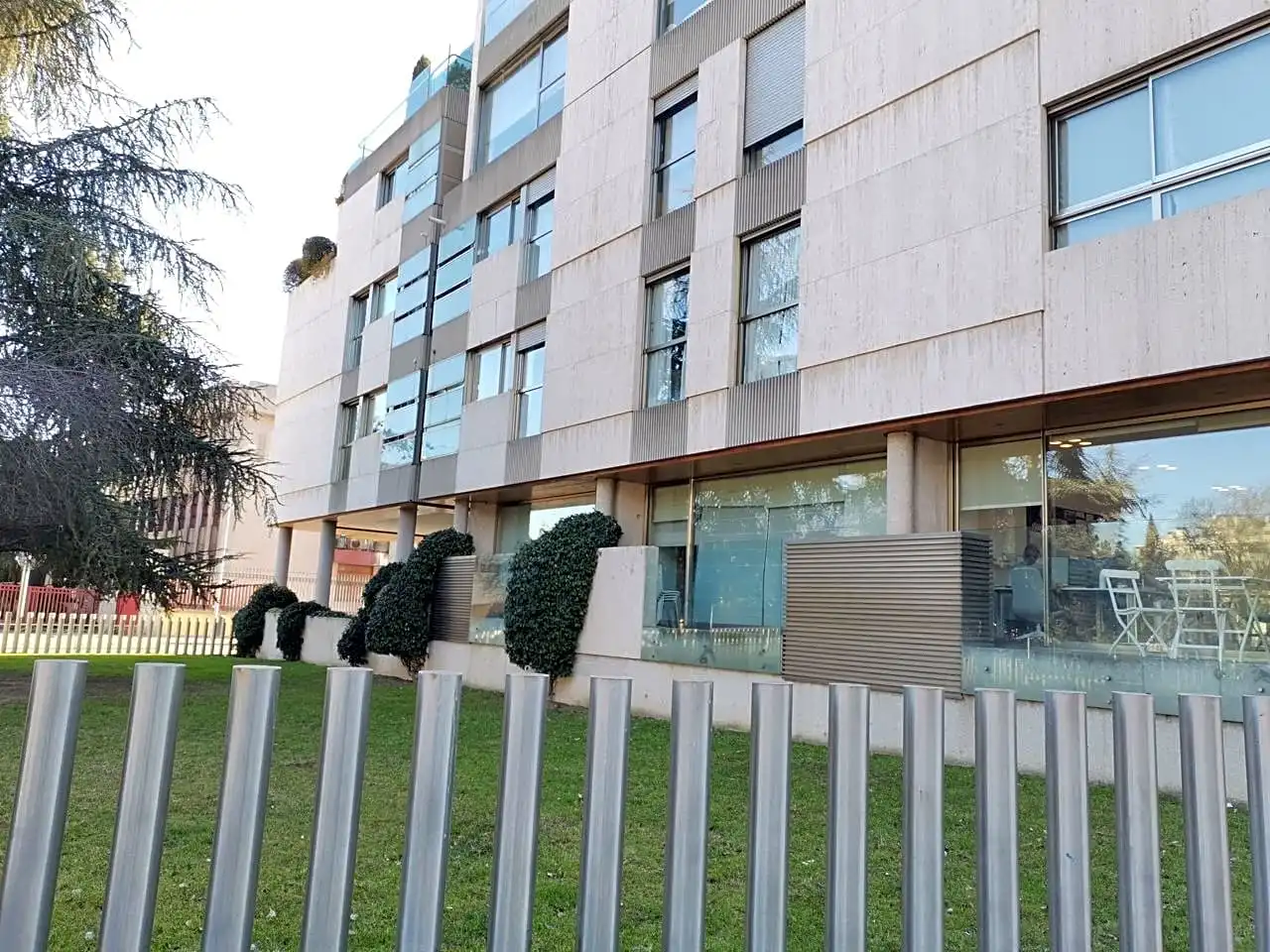 Außenansicht von Büro zur Miete in Madrid mit Klimaanlage und Heizung