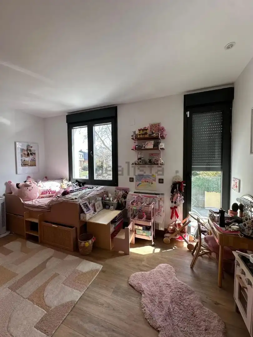 Dormitori de Casa o xalet de lloguer en Madrid amb Aire condicionat, Calefacció i Jardí privat