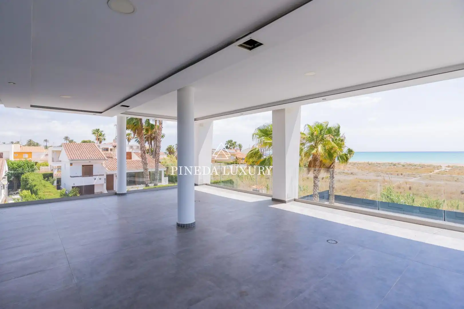 Houses for sale in Calle Sagunto, Corinto - Almarda