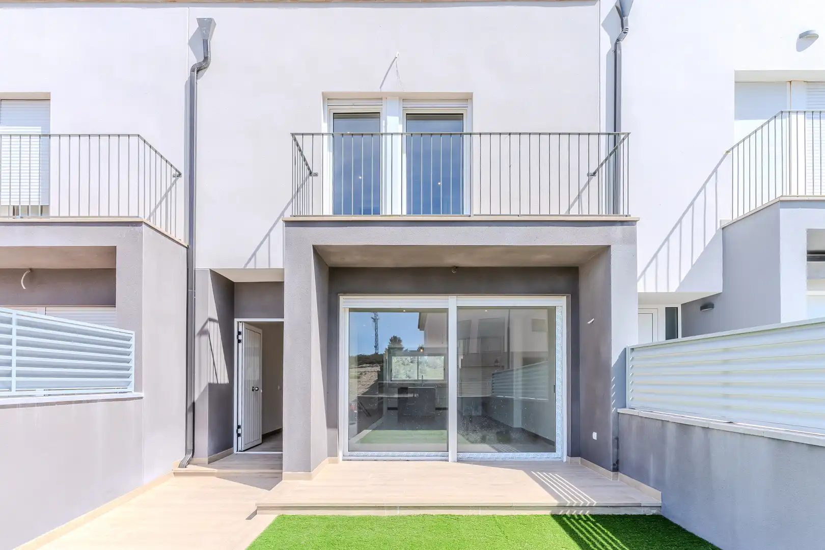 Vista exterior de Casa o chalet en venta en El Perelló con Aire acondicionado, Calefacción y Jardín privado