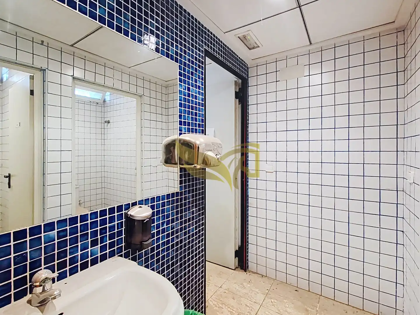 Baño de Local en venta en Alcantarilla con Aire acondicionado, Amueblado y Internet