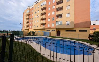 Piscina de Pis en venda en Roquetas de Mar amb Jardí privat, Terrassa i Balcó