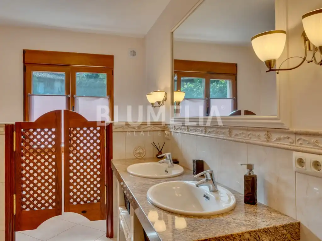 Bathroom of Houses for sale in Dénia  with Air Conditioner, Private garden and Terrace