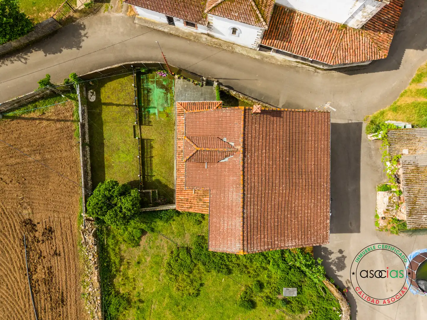 Vista exterior de Casa o chalet en venta en Las Regueras   con Calefacción y Jardín privado