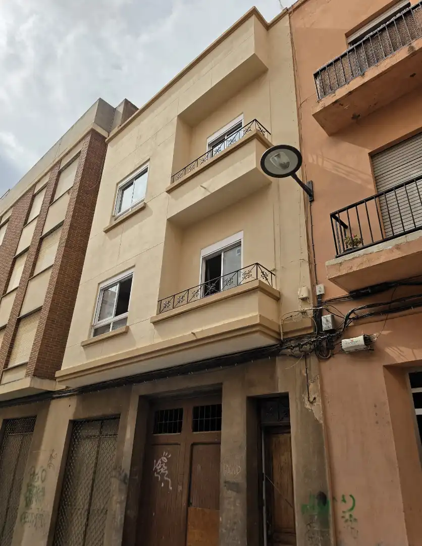 Vista exterior de Casa adosada en venda en Sagunto / Sagunt amb Aire condicionat i Forn