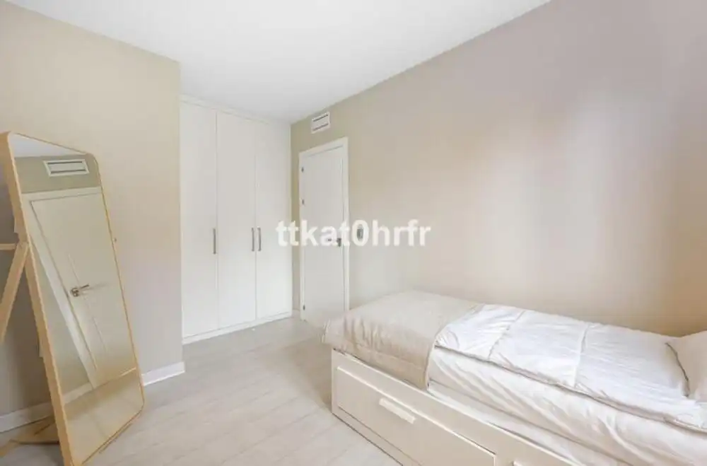 Dormitori de Apartament de lloguer en Marbella amb Aire condicionat, Terrassa i Moblat