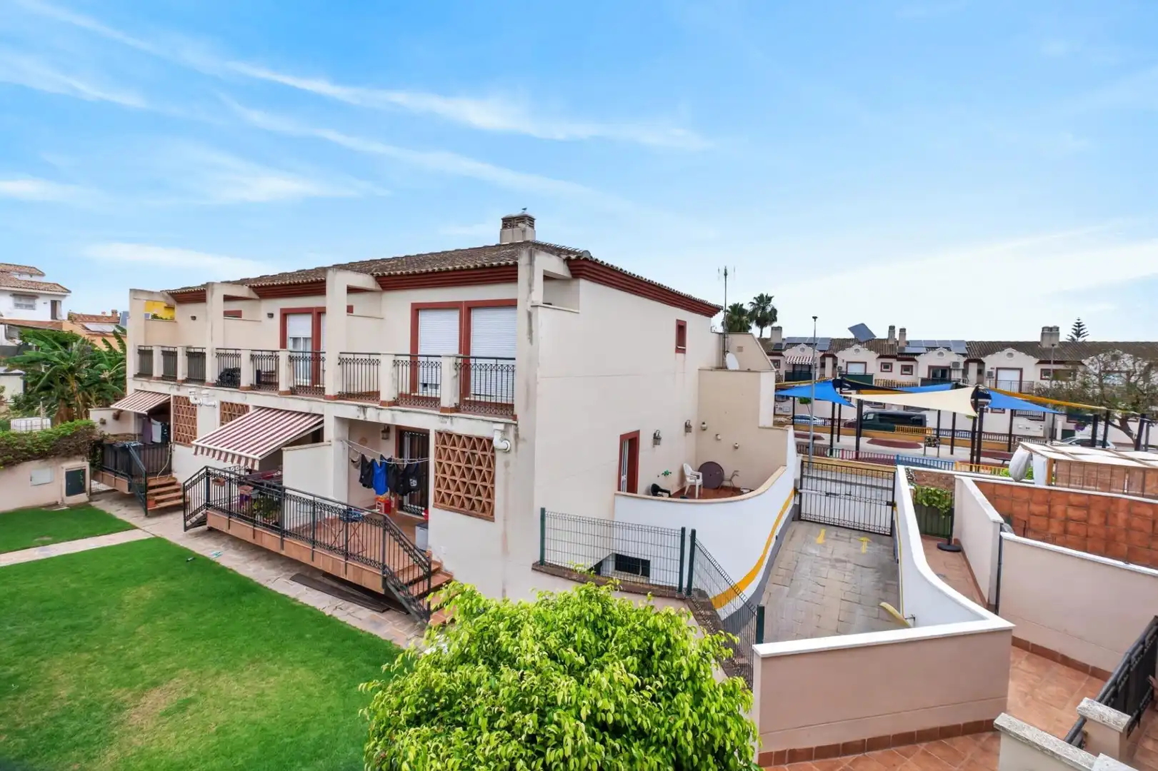 Vista exterior de Casa adosada en venta en Alhaurín de la Torre con Aire acondicionado, Terraza y Trastero