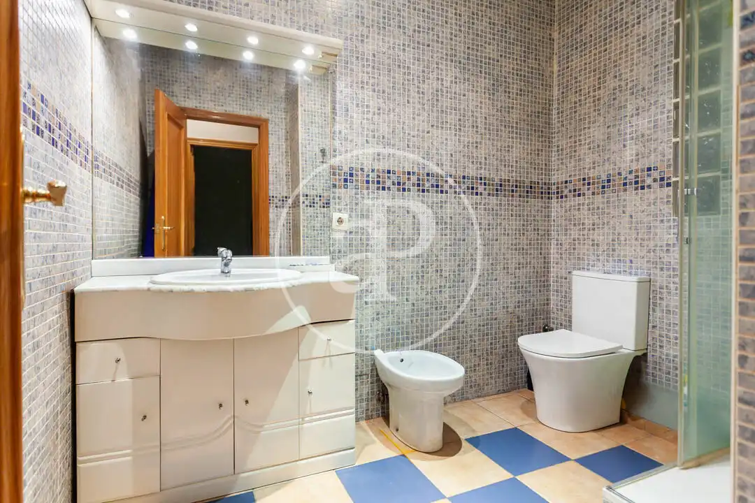 Badezimmer von Wohnung zum Verkauf in Valencia mit Klimaanlage, Heizung und Terrasse