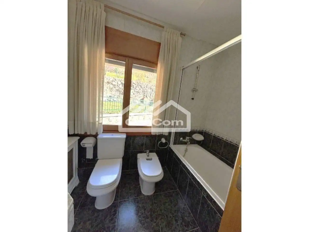 Baño de Casa adosada en venta en Escaldes – Engordany con Calefacción y Jardín privado
