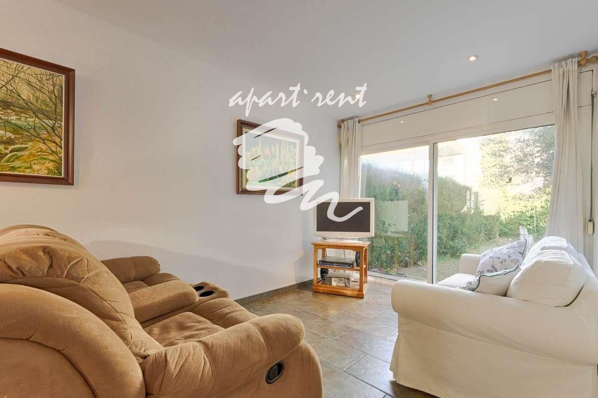 Living room of House or chalet for sale in Roses  with Swimming Pool, Balcony and Community pool