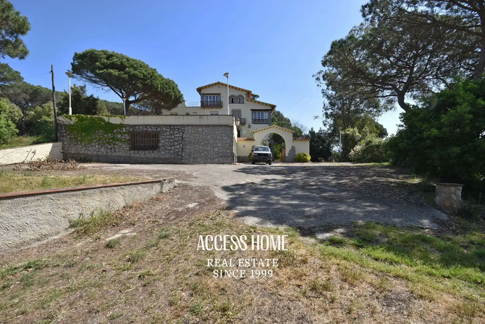 Vista exterior de Casa o xalet en venda en Montornès del Vallès amb Aire condicionat, Calefacció i Jardí privat