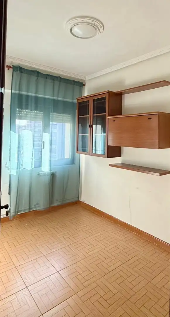 Schlafzimmer von Wohnung zur Miete in Avilés mit Heizung und Möbliert