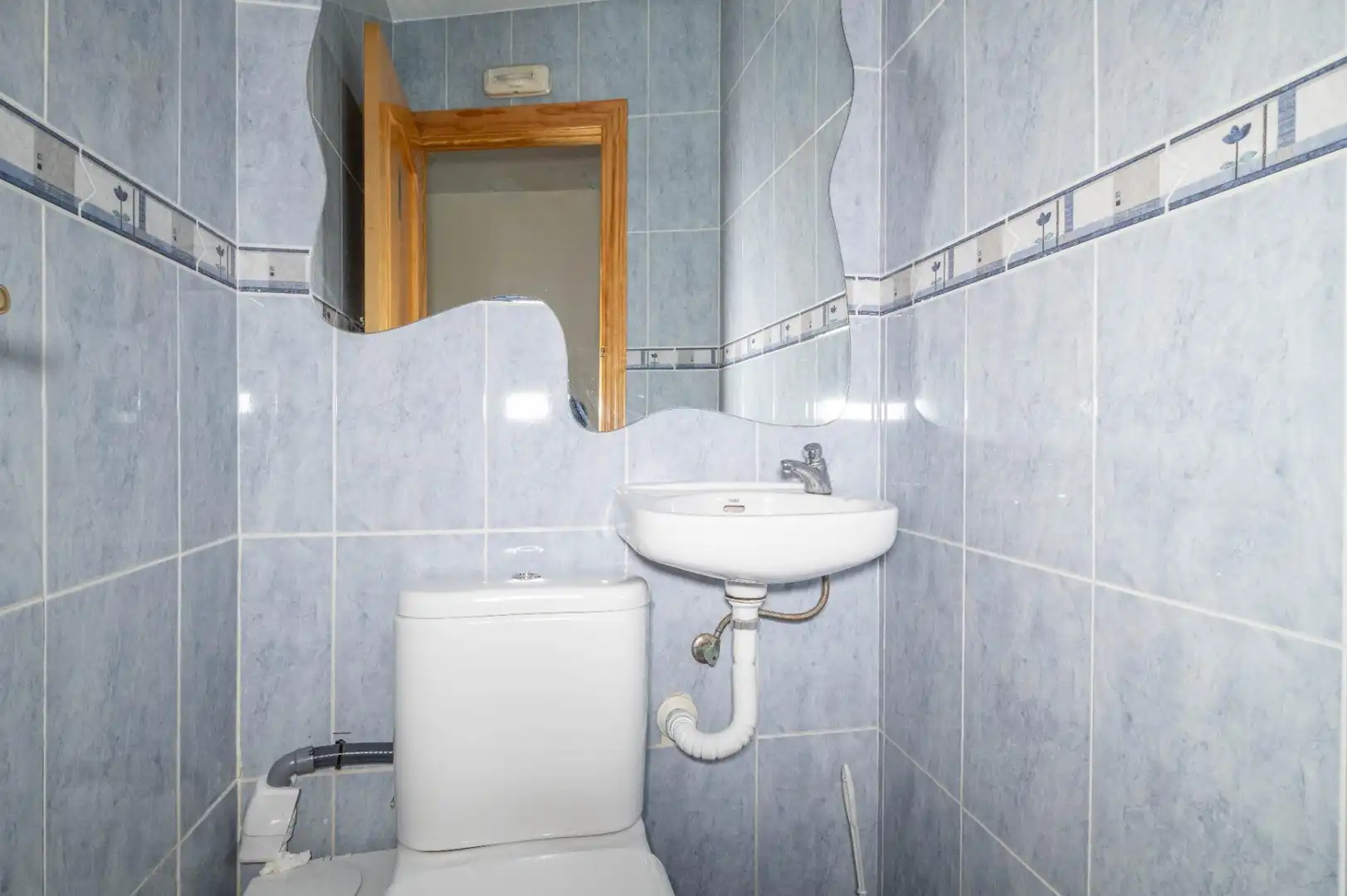 Bathroom of Commercial properties for sale in Las Gabias  with Air Conditioner, Heating and Furnished
