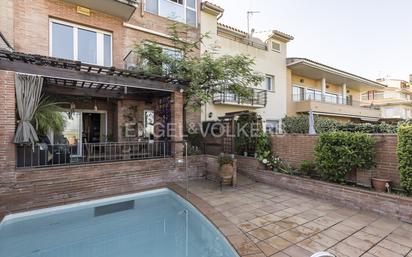 Vista exterior de Casa adosada en venda en Granollers amb Aire condicionat, Calefacció i Jardí privat