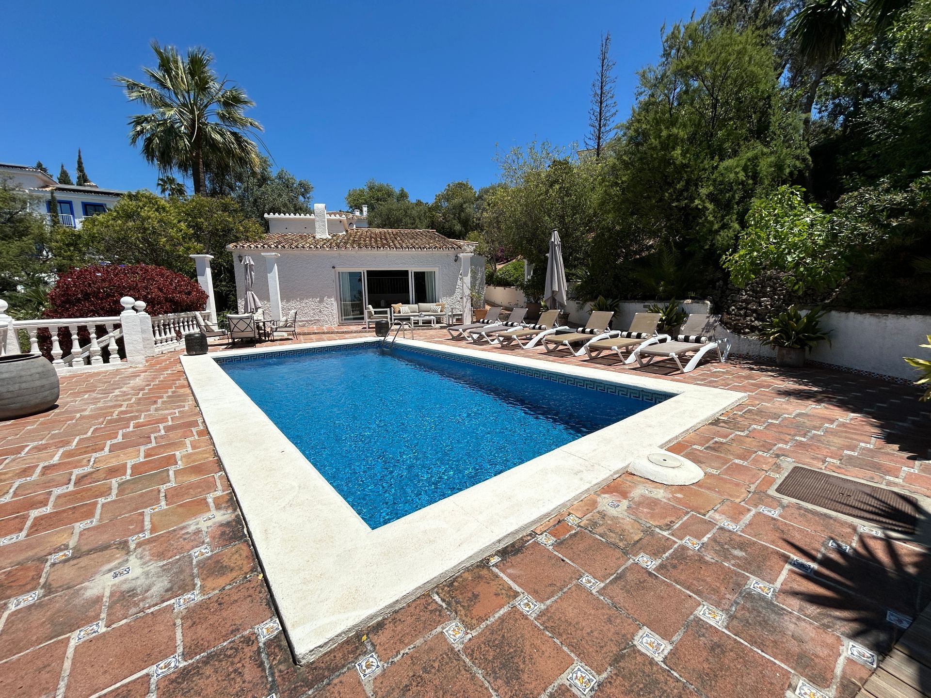 Swimming pool of House or chalet to rent in Marbella  with Air Conditioner, Heating and Private garden